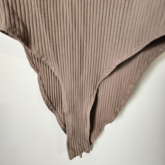 EUC ZARA TAUPE / TAN RIBBED HALF BUTTONED BODYSUIT LONGSLEEVES SIZE M - Picture 4 of 12